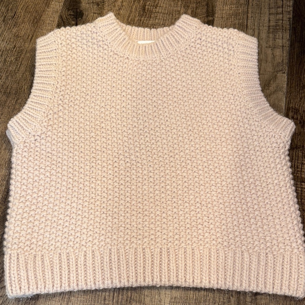 H&M Sleeveless V-Neck Chunky Knit Crochet Sweater Vest in Pale Pink beige Wool